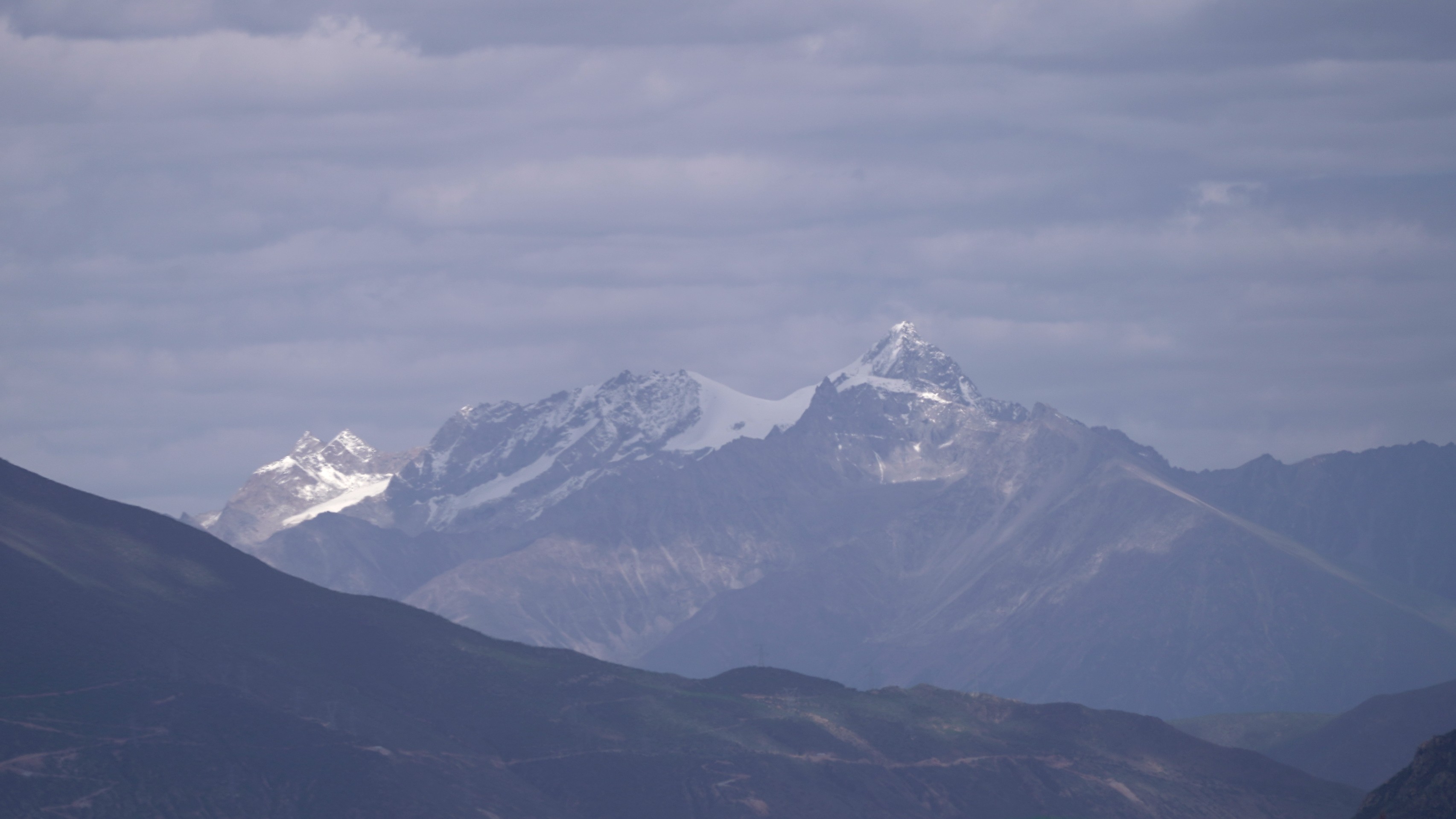 不知名雪山